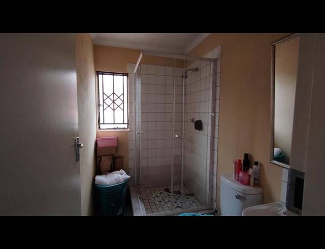 6 BEDROOM HOUSE FOR SALE IN PROTEA GLEN